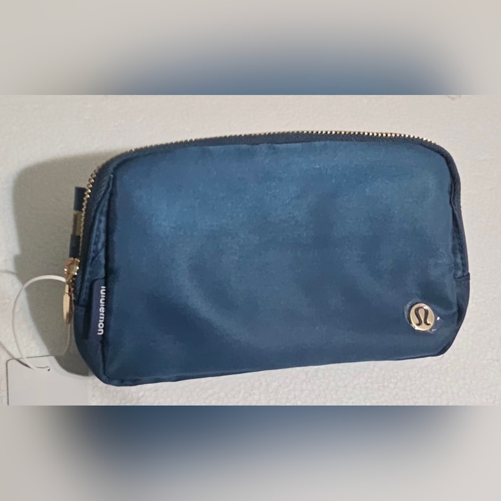 💙💛lululemon‎ Everywhere Belt Bag 1L🩷🩵 - Picture 2 of 6